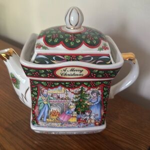 A Merry Christmas Sadler 1992 Teapot